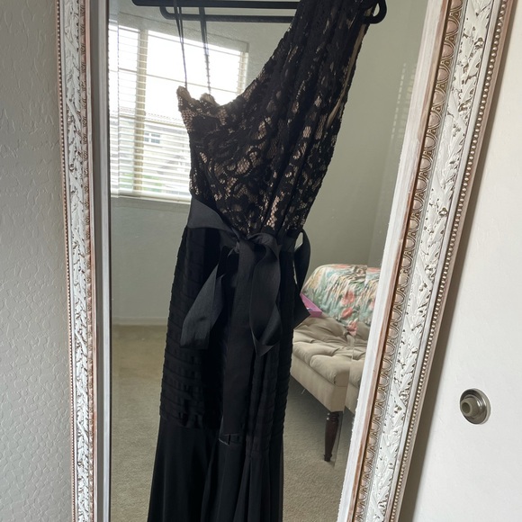 Off the Shoulder Gown - Picture 2 of 7